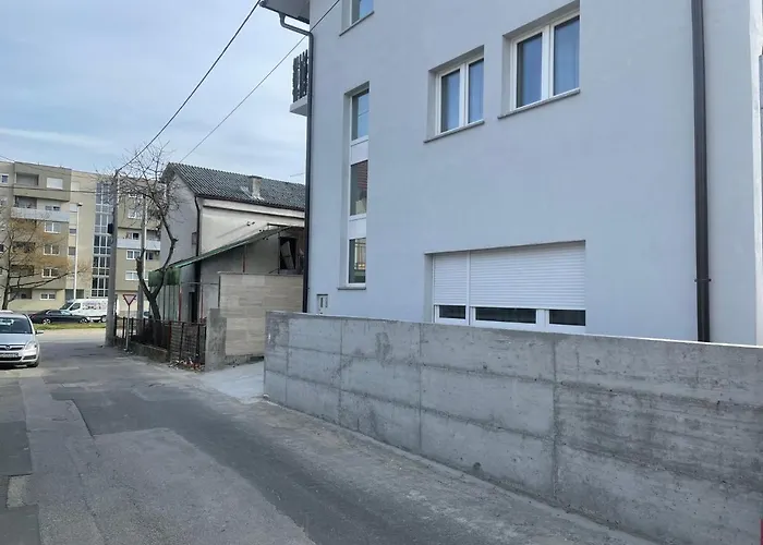 Rozi Apartments