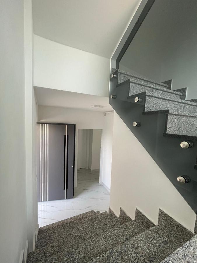 Rozi Apartment *